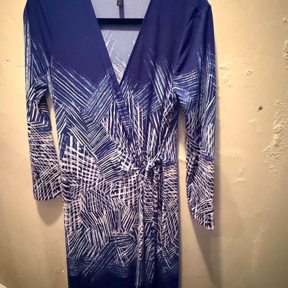 BCBGMaxAzria Navy and White Long Sleeve Dress - Picture 1 of 3